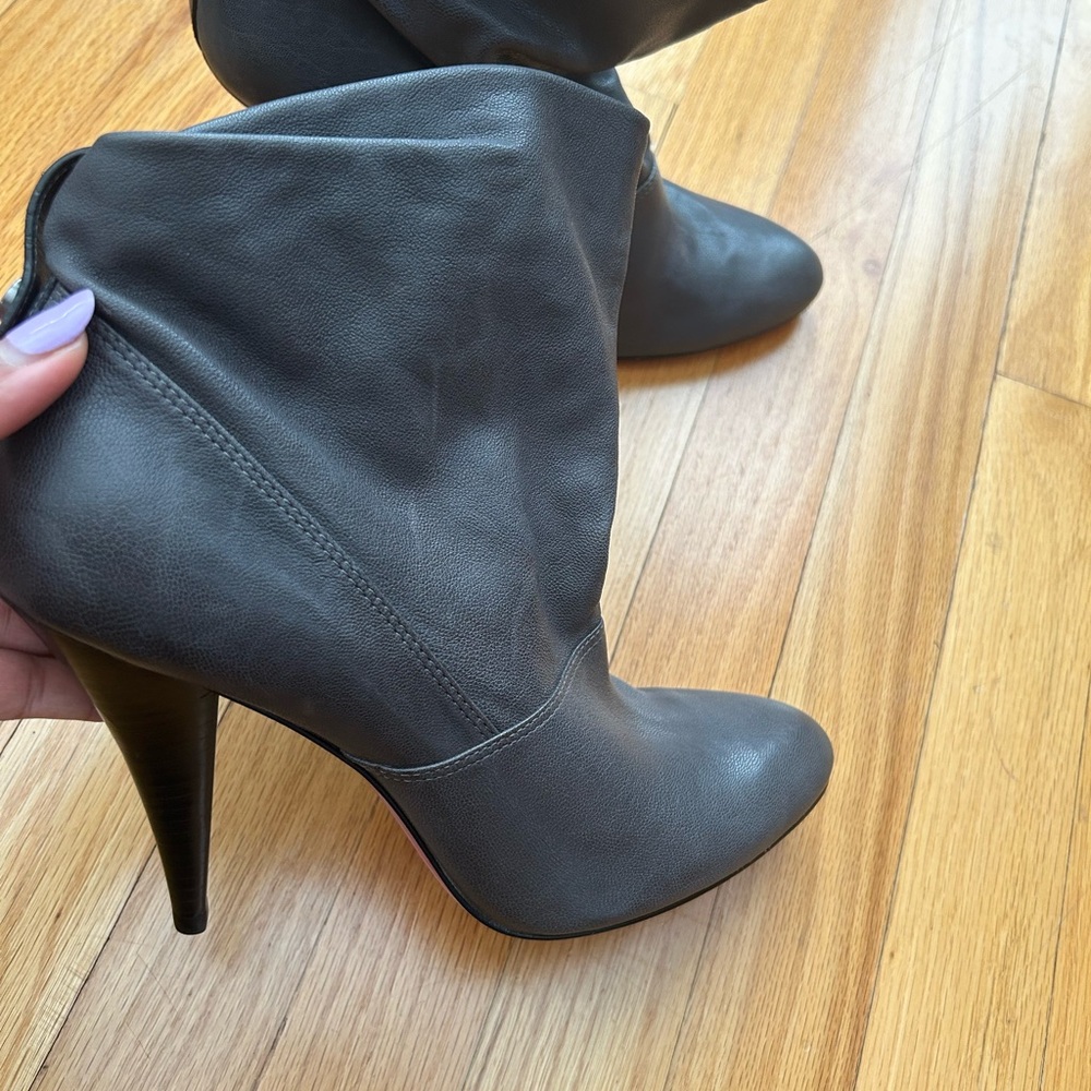 Elegant Gray Leather Ankle Boots